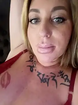 MiaMooly online show from March 9, 2:31 pm