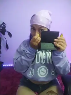 missfungi8 online show from March 19, 1:21 am