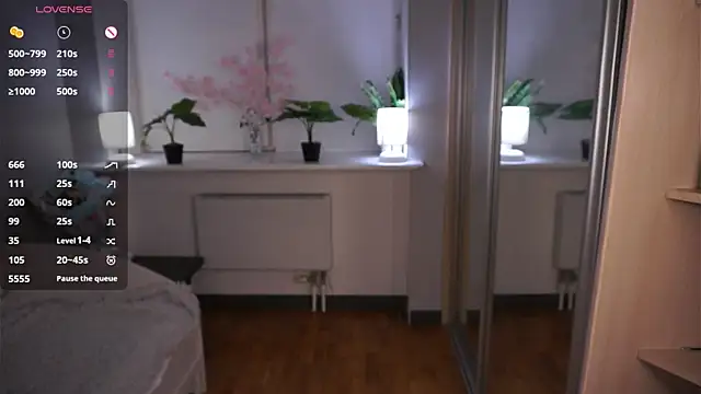 HannaHayles online show from April 1, 5:10 pm