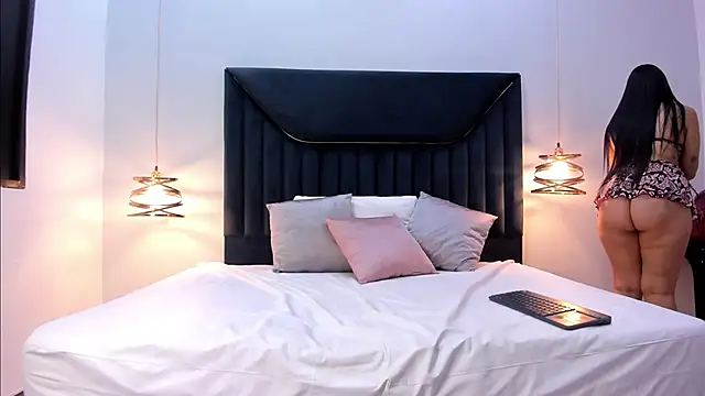 EmilyKartters online show from February 18, 12:37 pm