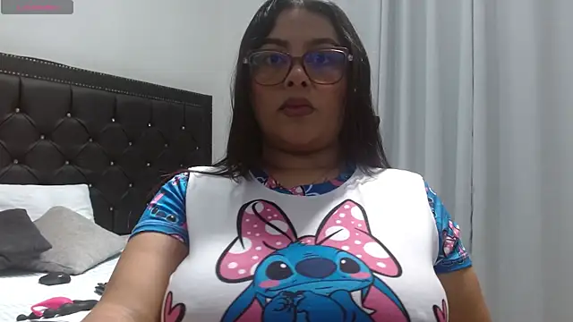 SarahThomsons online show from February 27, 6:30 pm