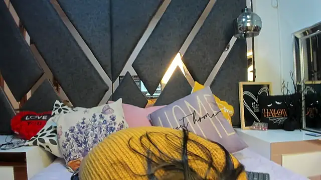 Maggyx online show from March 4, 2:01 pm