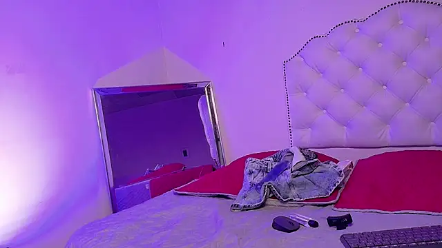 Chloe Miller 2 online show from February 6, 2:20 pm