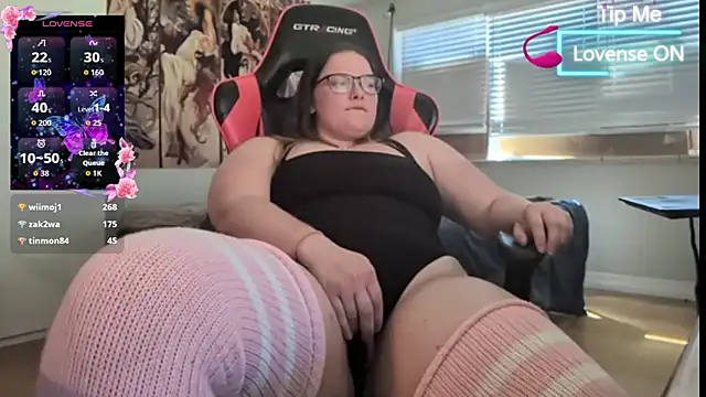 lillythotz online show from April 3, 8:51 pm