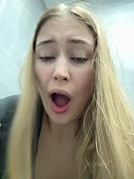 blonde exe online show from April 3, 2:37 pm