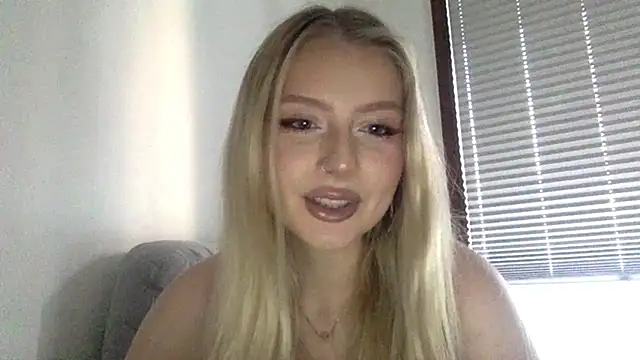 MayaWetDream online show from June 21, 5:17 pm