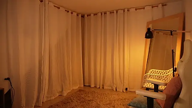 Madisonlara1 online show from February 18, 6:18 pm