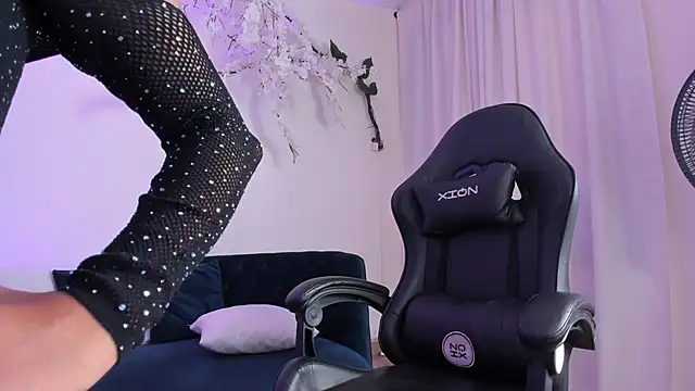 Jimena Adams online show from February 9, 7:05 pm