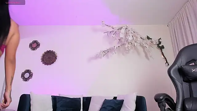 Jimena Adams online show from April 8, 7:49 pm