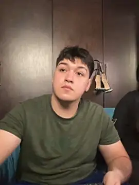 EmilyAndAndrew online show from March 7, 3:46 am