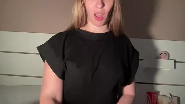 petiteetoile online show from April 11, 5:05 pm