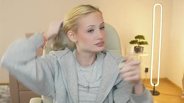 LolaStusse online show from February 11, 11:23 am