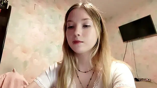 TiaBIanks online show from April 3, 11:30 am