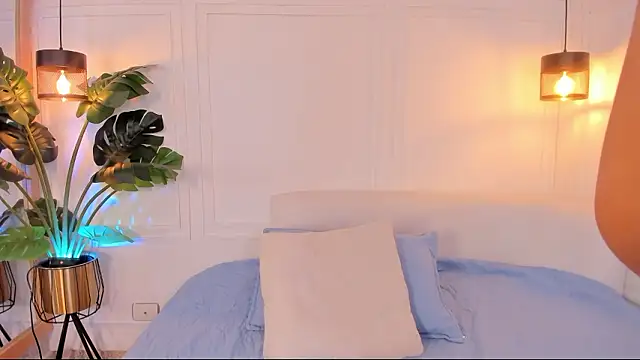 Nicole Whittee online show from February 27, 8:30 pm