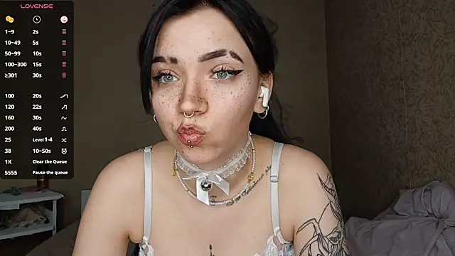 ShayneMilush online show from March 25, 2:42 pm