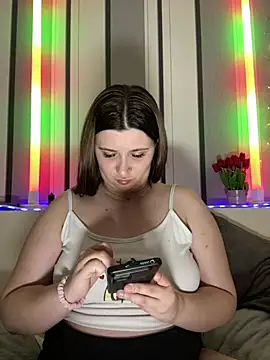 lipsi vikki online show from February 7, 7:40 pm