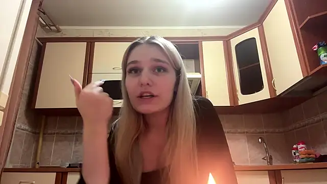 MiaBerlateen online show from February 23, 7:02 pm