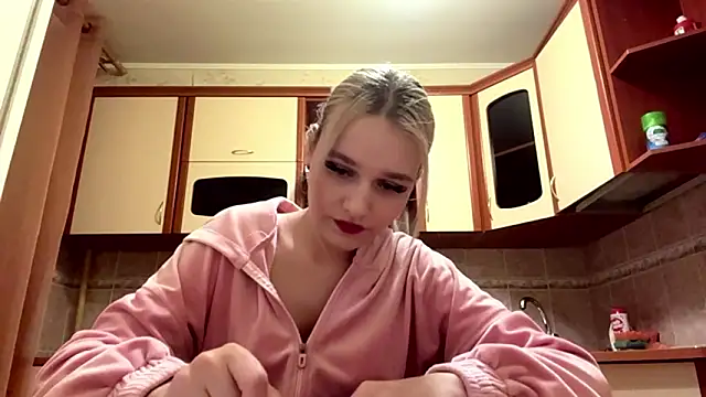 MiaBerlateen online show from February 10, 2:42 pm