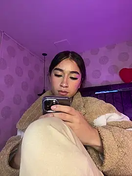 alahia pink online show from March 4, 1:56 am