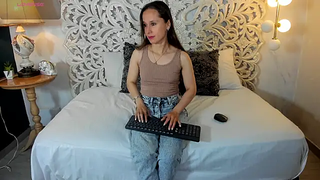 kate thompson  online show from April 7, 10:39 am