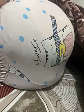 unicornbabe23 online show from May 10, 11:40 pm
