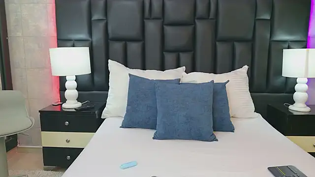 LaurenHazell online show from February 28, 3:28 am