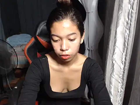 urgirlyflor online show from March 24, 1:16 pm