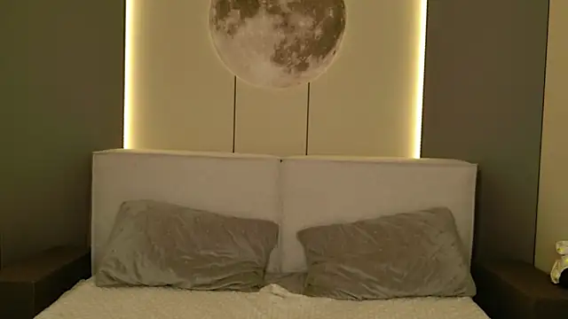 Arielle Vade online show from March 27, 8:26 am