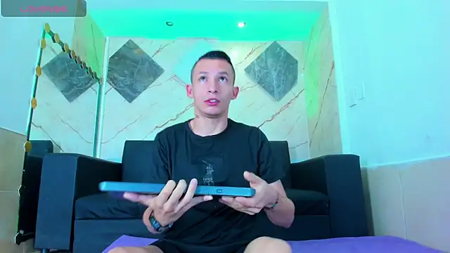 Isaak 26 online show from April 6, 11:11 am