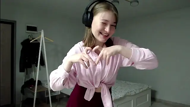 Mirrrra1 online show from February 14, 9:06 pm