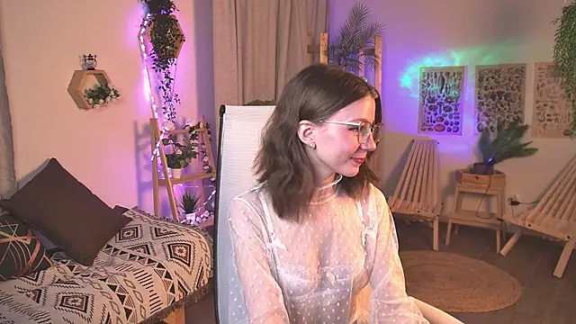 ElliFrankenweenie online show from April 2, 6:22 am