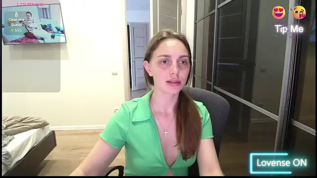  julia wonderful  online show from May 13, 6:30 am