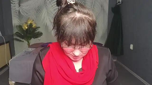 Snapshot of Tori_Twirl chatting on February 25, 10:47 am Tori Twirl online show from February 25, 10:47 am