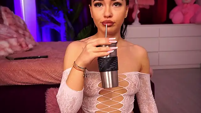 SashaLorrenz online show from April 9, 6:19 am