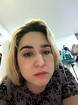 violet-grey online show from April 16, 1:39 am