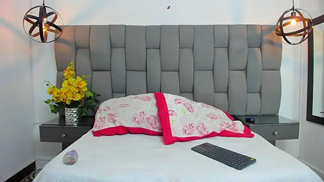 lunavarela online show from February 20, 11:34 am