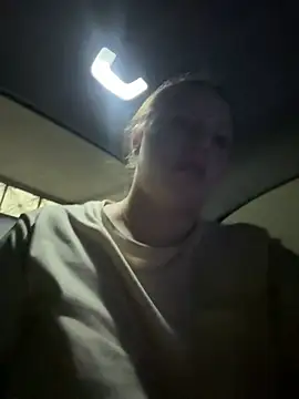 Sofi Collinss online show from March 5, 10:05 pm