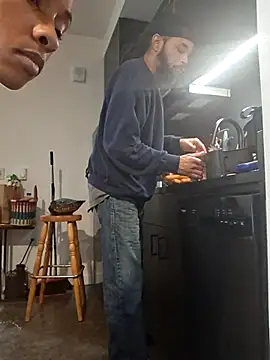 Cinnamonbunn online show from February 27, 7:30 am