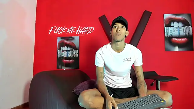 GREEN BOYS online show from February 26, 7:40 am