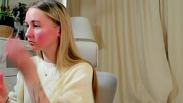 TraceeRebollar online show from February 17, 11:20 am