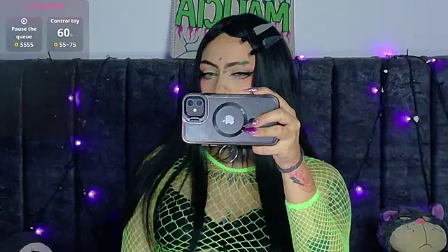 maliciaXpoison online show from July 18, 4:49 am