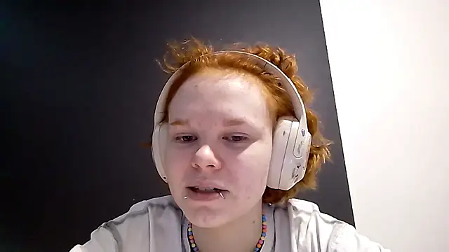 CurlaPettyBom online show from February 20, 8:16 am