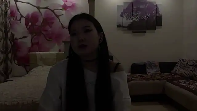 MaeRaads online show from March 6, 6:36 pm