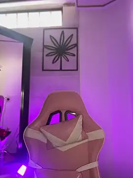 Kiarhatrixie1 online show from April 8, 5:37 pm