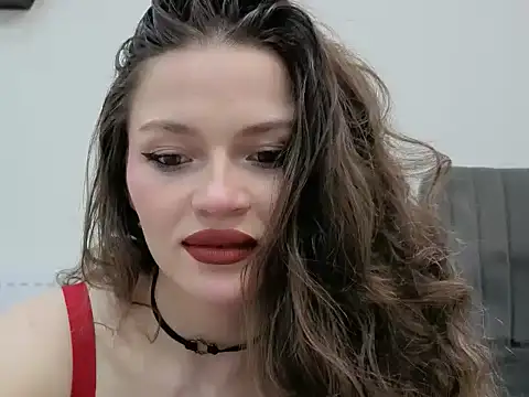 Avelinehowo uwu online show from April 4, 5:45 pm