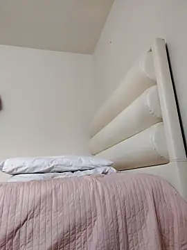 kimvega  online show from March 28, 5:01 pm