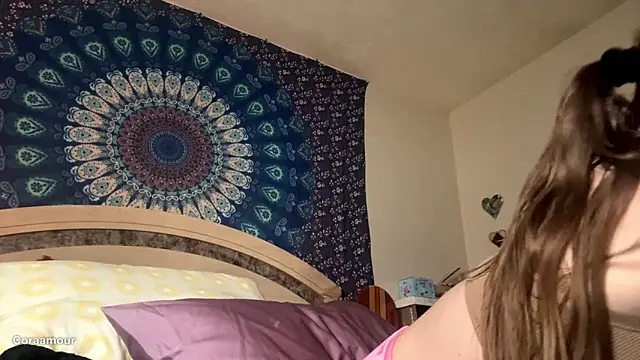 itscoraamour online show from March 6, 2:17 am