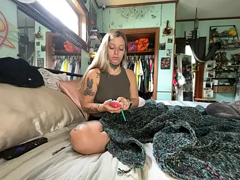 Sarasweets33 online show from June 5, 7:31 pm