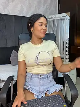 Miaafoxx   online show from March 8, 2:04 am