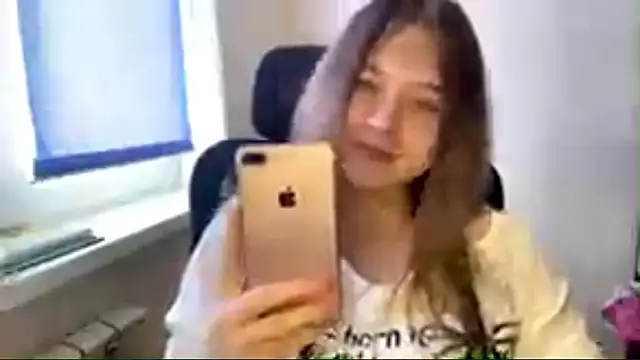 TomikoPfau online show from March 17, 9:13 am